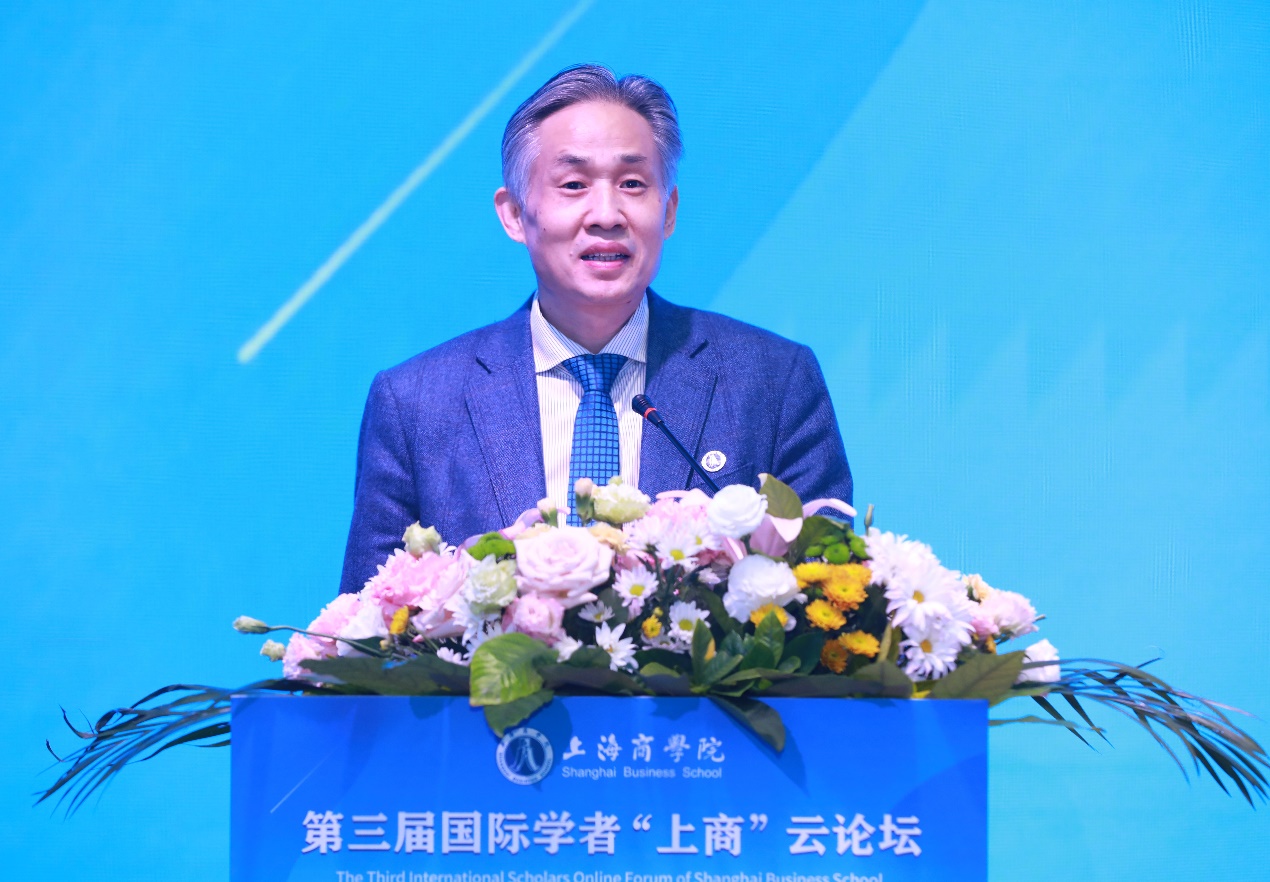 图为校党委副书记陈晓峰致辞 图为校党委副书记陈晓峰致辞