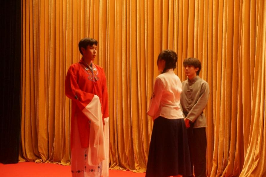 商务外语学院：《烈焰重生》