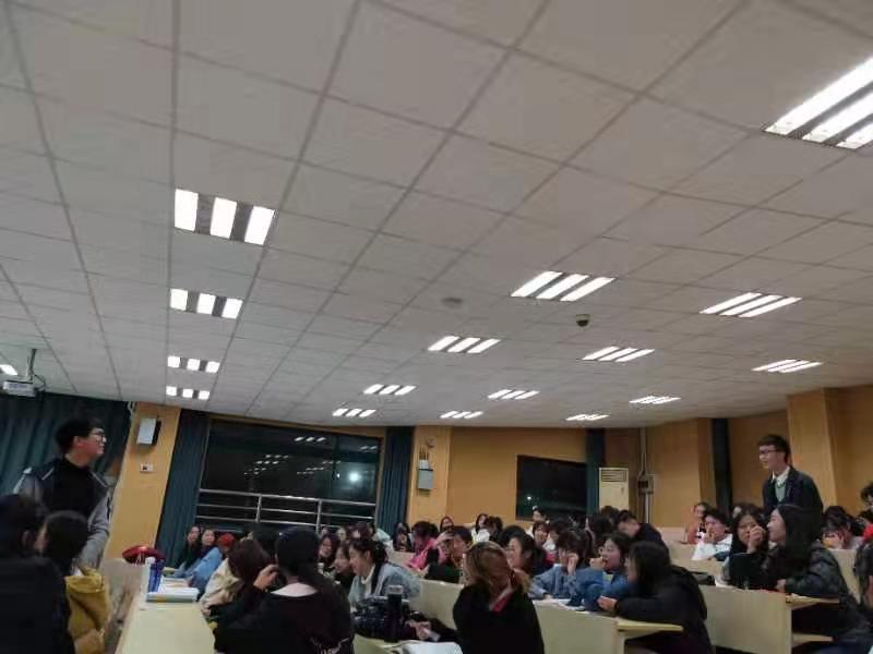 (图为现场提问环节) (图为现场提问环节)