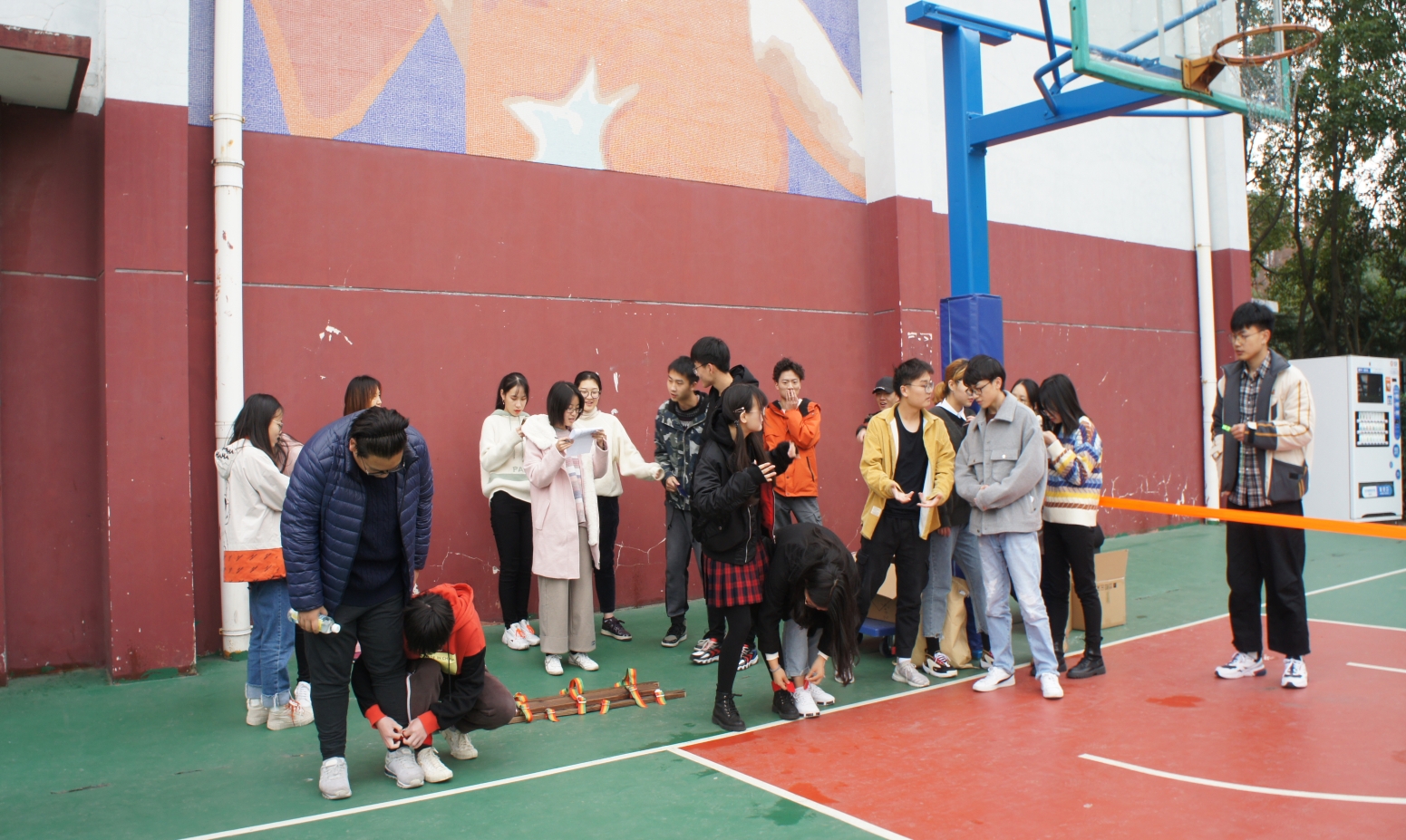 (图为师生友谊赛现场) (图为师生友谊赛现场)