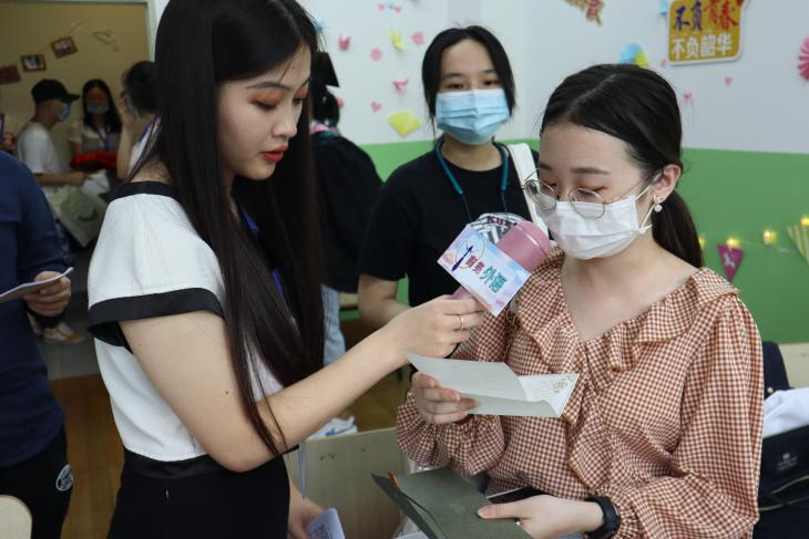图为“纸短情长”活动现场 图为“纸短情长”活动现场
