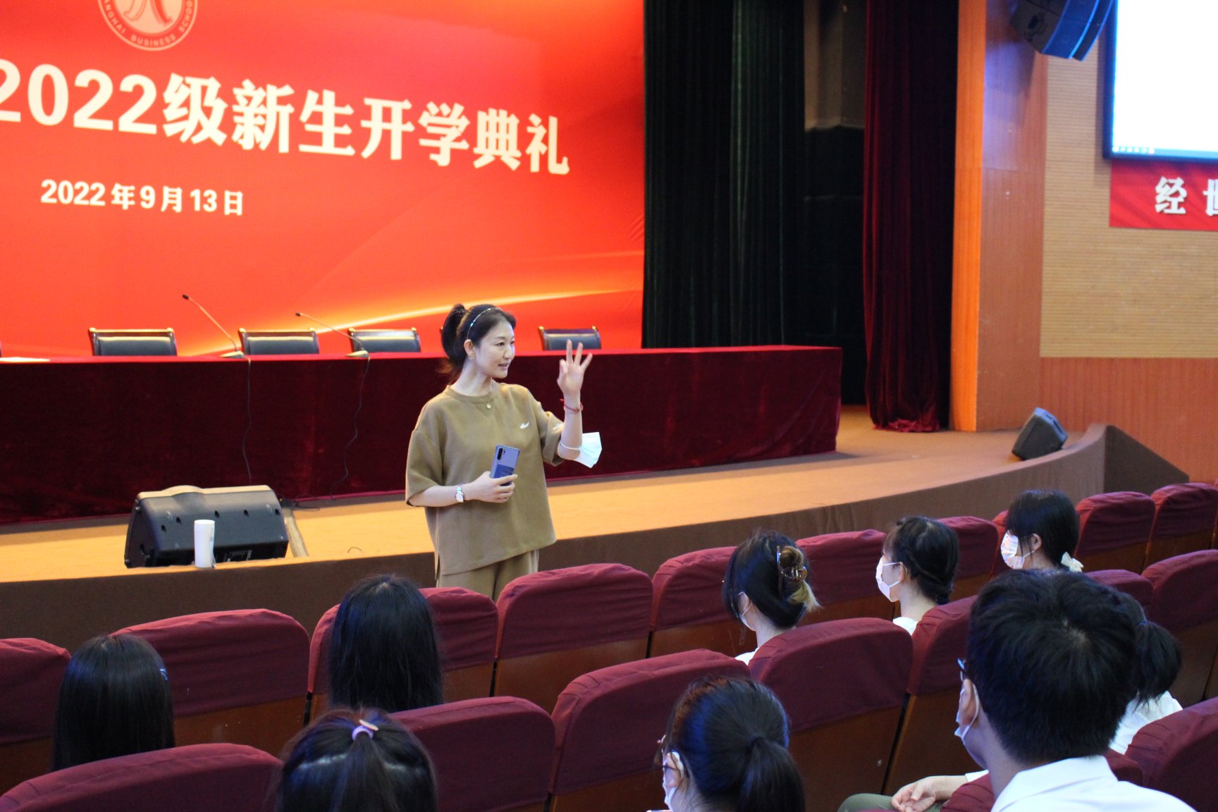 图为商务英语专业新生入学教育 图为商务英语专业新生入学教育